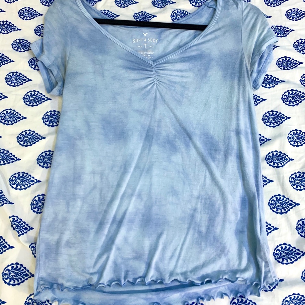 LIGHT BLUE V-NECK